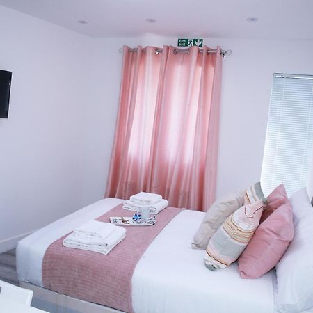 Апартаменты Harrow Luxury Flat With Free Parking. Лондон Экстерьер фото