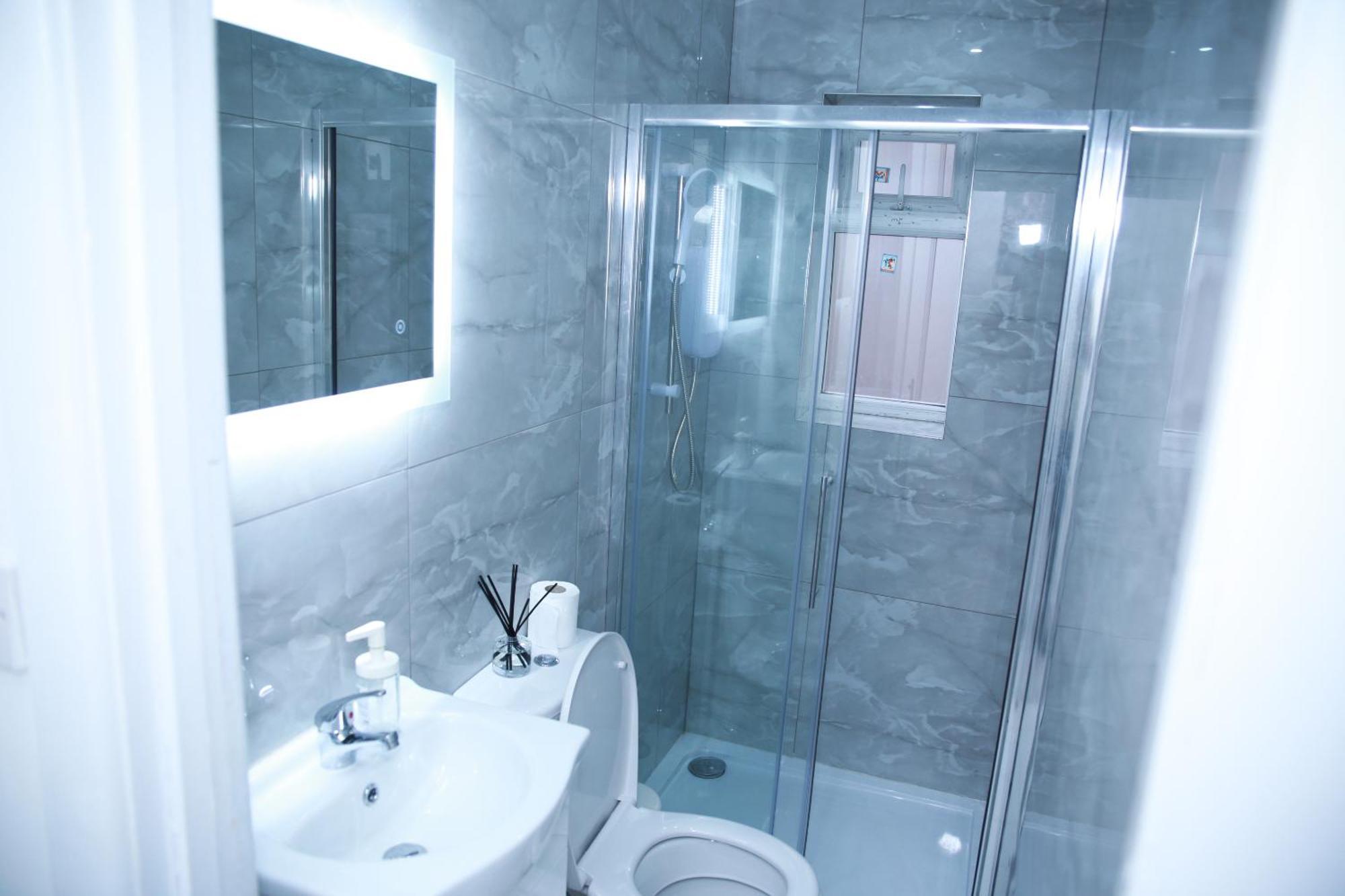 Апартаменты Harrow Luxury Flat With Free Parking. Лондон Экстерьер фото